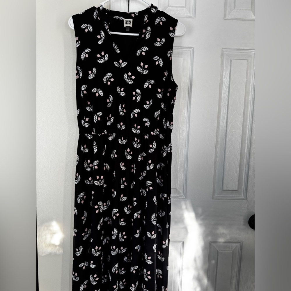 Anne Klein Black, Floral Pattern Sleeveless Dress with Pockets